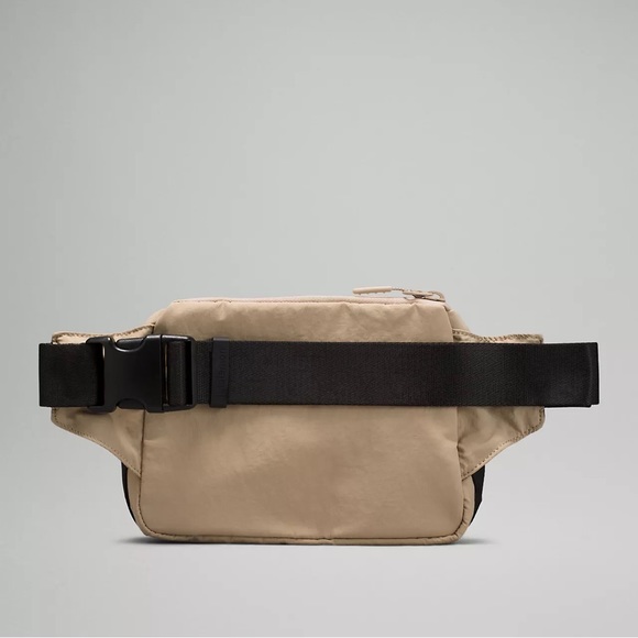 NWT Lululemon Belt Bag , Clean Lines in Trench 2L - Picture 16 of 16